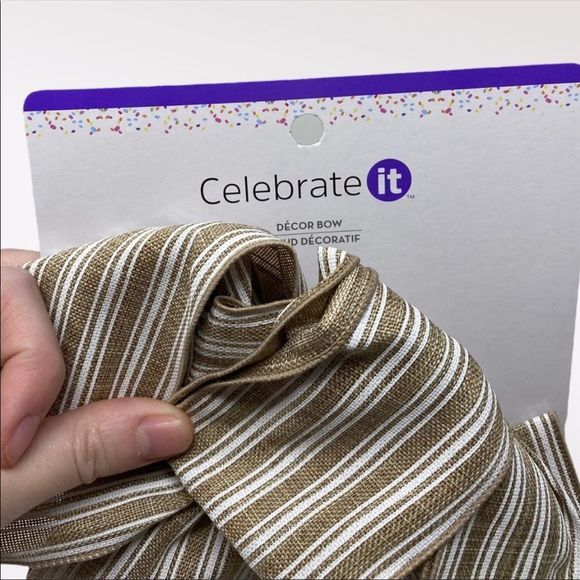 🆕 CELEBRATE IT | Tan and White Striped Wired Bow - Picture 3 of 3